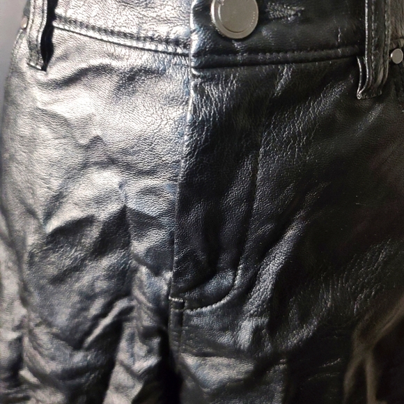 Blank NYC Vegan Leather Shorts - Picture 3 of 3